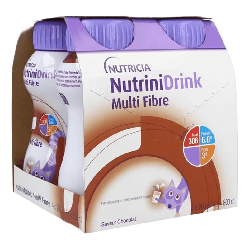 Packshot NutriniDrink Multi Fibre Chocolat Nutricia : pack de 4 bouteilles violettes 200 ml en boîte
