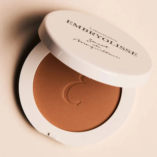 Poudre Soleil Embryolisse : Teint hâlé naturel, fini mat lumineux